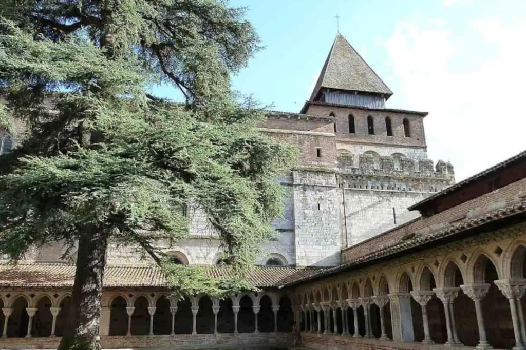 Appartement Entier Moissac Centre 30 M2 Calme Avec Cour Interieure Pour Velos A 50M Du Marche De 모이작 외부 사진