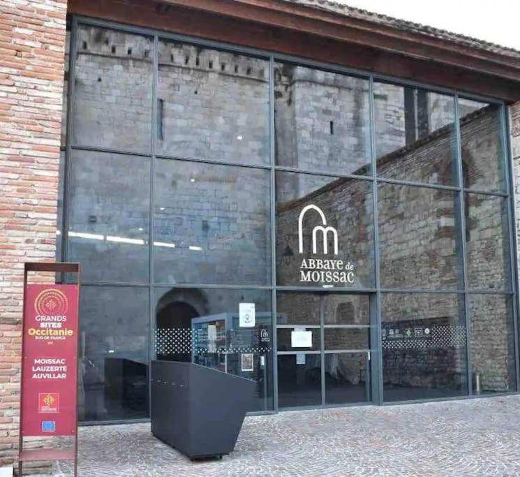 Appartement Entier Moissac Centre 30 M2 Calme Avec Cour Interieure Pour Velos A 50M Du Marche De 모이작 외부 사진